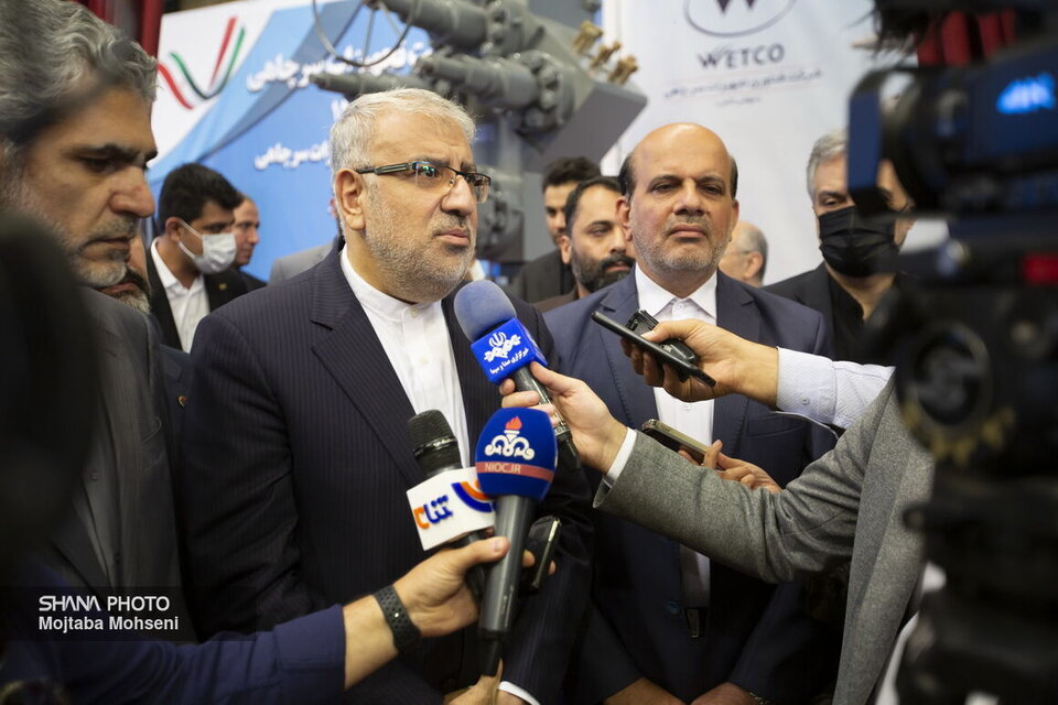 سازندگان داخلی افزون بر تأمین نیازهای داخل باید نگاه صادراتی داشته باشند سازندگان داخلی افزون بر تأمین نیازهای داخل باید نگاه صادراتی داشته باشند