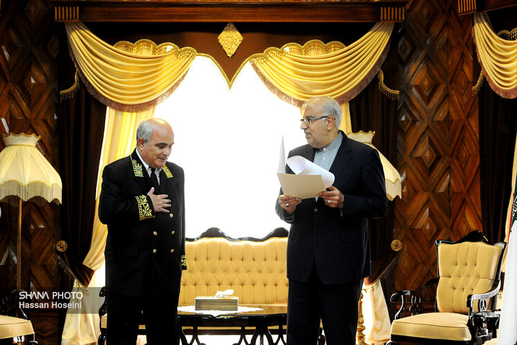 حضور جواد اوجی، وزیر نفت در جشن ملی فدراسیون روسیه در سفارت روسیه