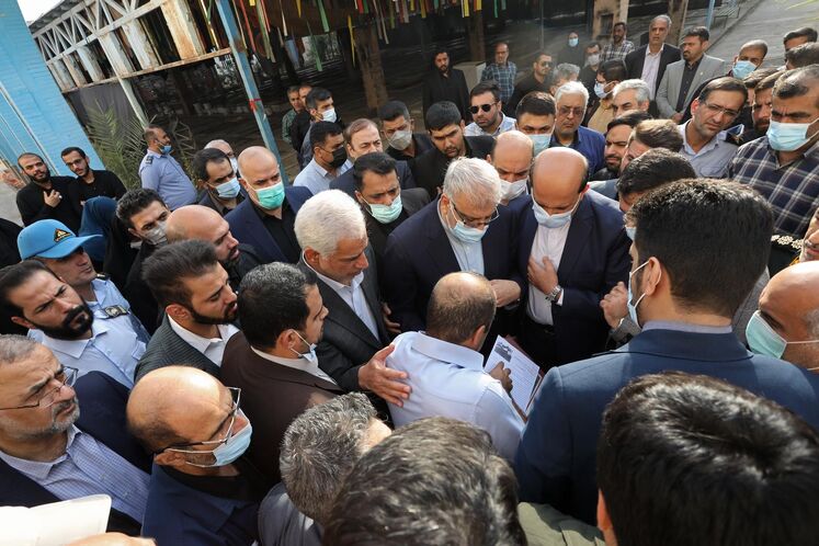 حضور جواد اوجی، وزیر نفت در گلزار شهدای مدافع حرم اهواز و ادای احترام به مقام شامخ شهیدان