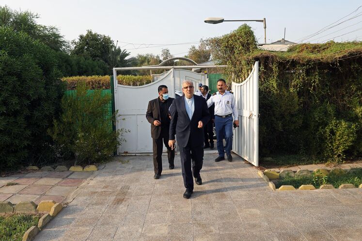 دیدار جواد اوجی، وزیر نفت با خانواده شهدا
