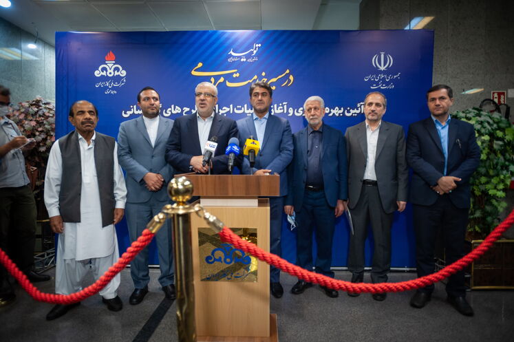 جواد اوجی، وزیر نفت در جمع خبرنگاران