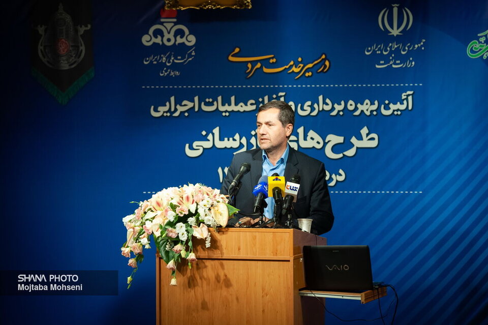 وزارت نفت با روحیه جهادی کارهای مطلوبی در سراسر ایران انجام داده است وزارت نفت با روحیه جهادی کارهای مطلوبی در سراسر ایران انجام داده است