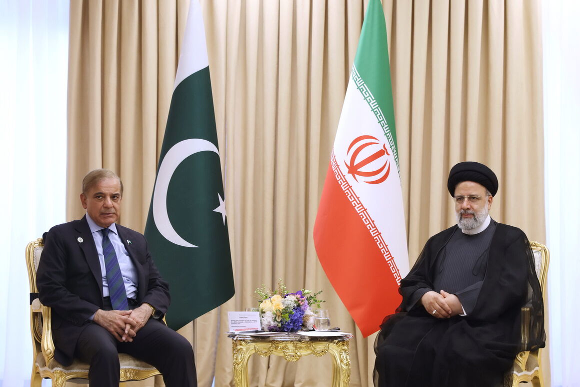تأکید رؤسای جمهوری ایران و پاکستان بر گسترش همکاری در بخش انرژی