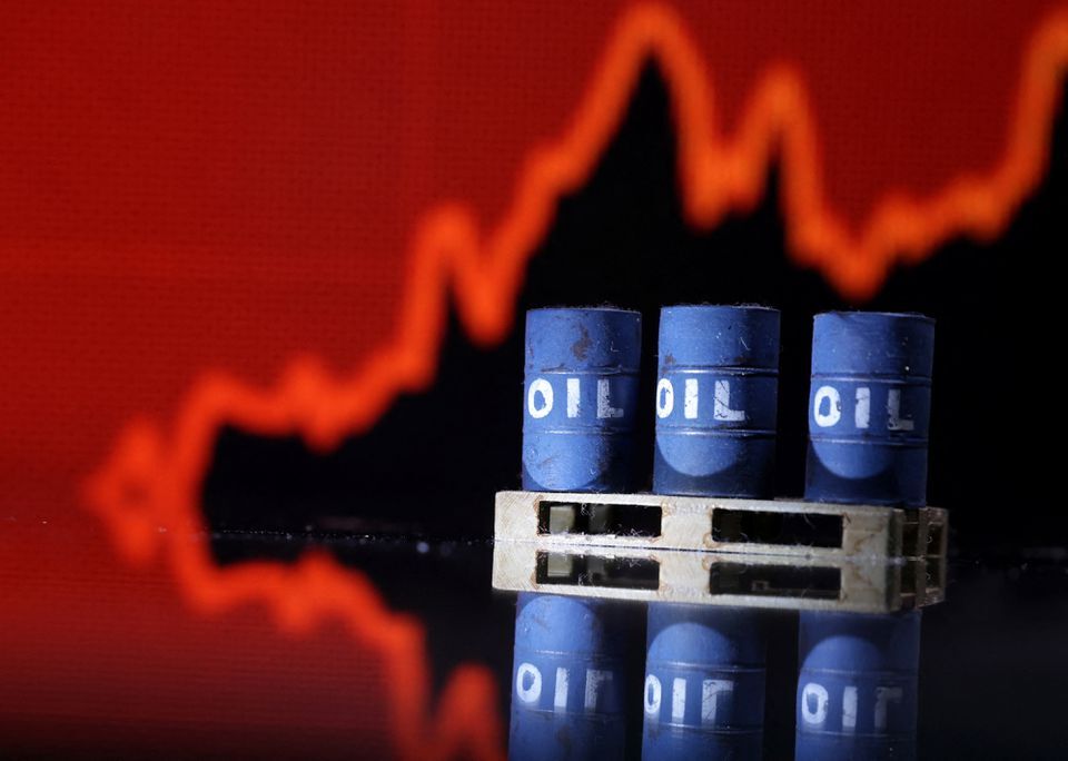 Oil up on Middle East tensions