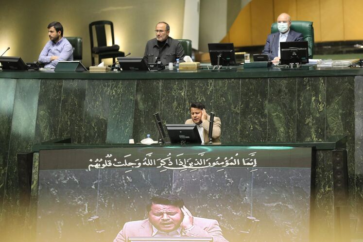 صحن علنی مجلس شورای اسلامی با حضور جواد اوجی، وزیر نفت