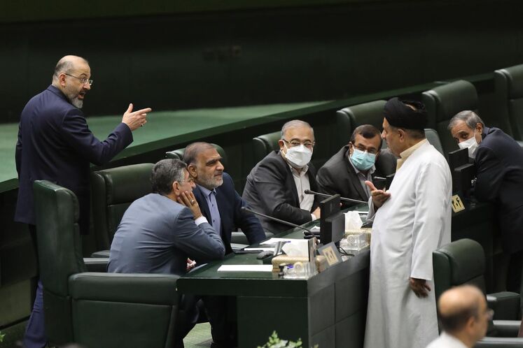 صحن علنی مجلس شورای اسلامی با حضور جواد اوجی، وزیر نفت