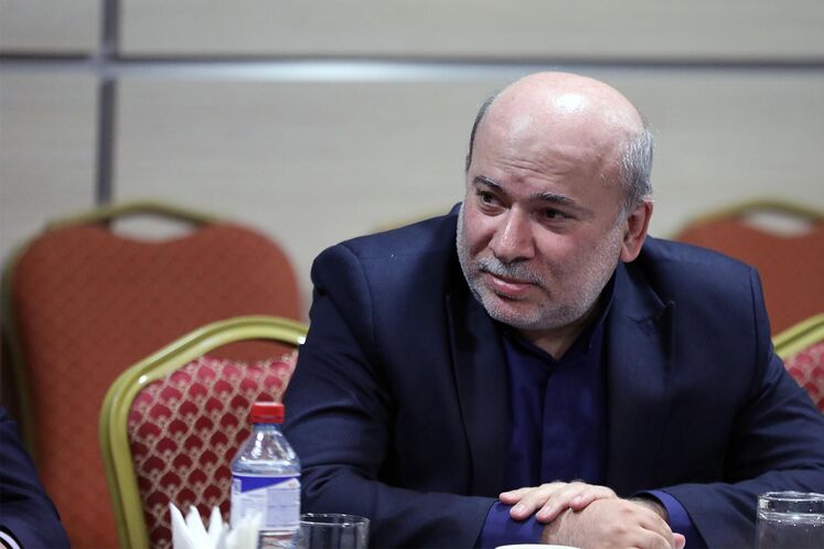 علی فکری، معاون وزیر امور اقتصاد و دارایی و رئیس کل سازمان سرمایه‌گذاری و کمک‌های اقتصادی و فنی ایران
