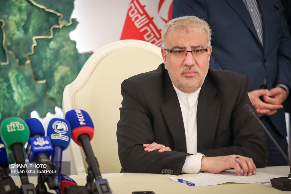 انتخاب وزیر نفت به‌عنوان مدیر تراز مکتب شهید حاج قاسم سلیمانی