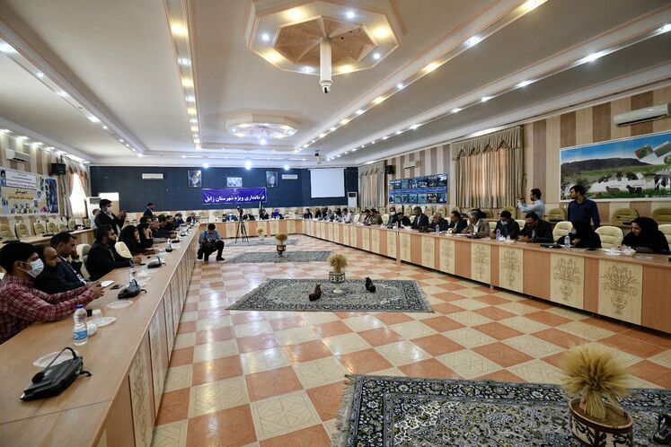 نشست مشترک مجید چگنی، مدیرعامل شرکت ملی گاز ایران با فرماندار زابل و نمایندگان حوزه سیستان در مجلس شورای اسلامی