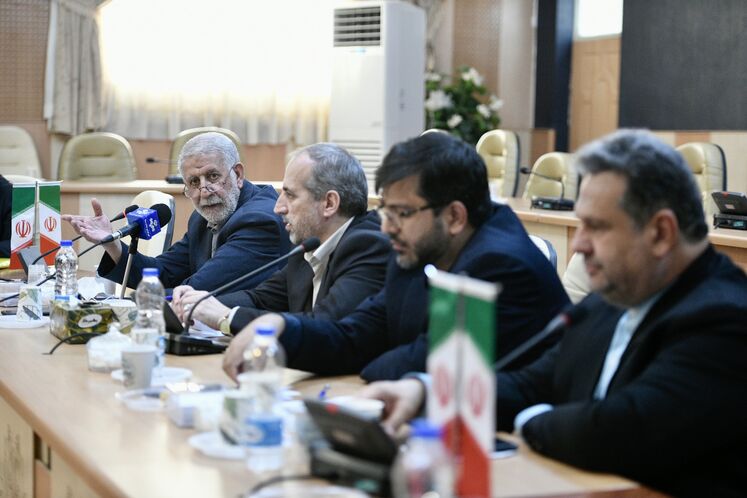 نشست مشترک مجید چگنی، مدیرعامل شرکت ملی گاز ایران با فرماندار زابل و نمایندگان حوزه سیستان در مجلس شورای اسلامی