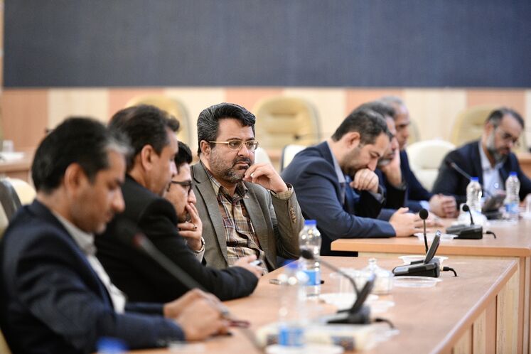 نشست مشترک مجید چگنی، مدیرعامل شرکت ملی گاز ایران با فرماندار زابل و نمایندگان حوزه سیستان در مجلس شورای اسلامی