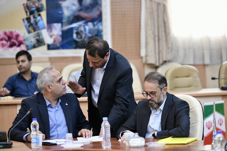 نشست مشترک مجید چگنی، مدیرعامل شرکت ملی گاز ایران با فرماندار زابل و نمایندگان حوزه سیستان در مجلس شورای اسلامی