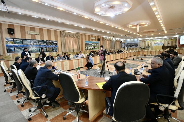 نشست مشترک مجید چگنی، مدیرعامل شرکت ملی گاز ایران با فرماندار زابل و نمایندگان حوزه سیستان در مجلس شورای اسلامی