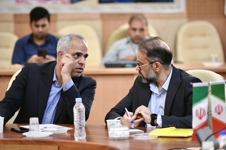 نشست مشترک مجید چگنی، مدیرعامل شرکت ملی گاز ایران با فرماندار زابل و نمایندگان حوزه سیستان در مجلس شورای اسلامی