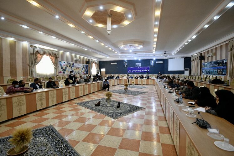 نشست مشترک مجید چگنی، مدیرعامل شرکت ملی گاز ایران با فرماندار زابل و نمایندگان حوزه سیستان در مجلس شورای اسلامی