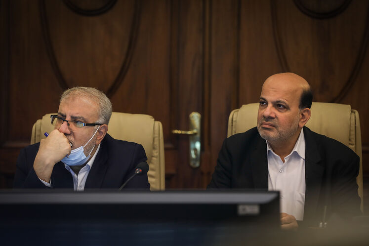 از راست: محسن خجسته مهر، مدیرعامل شرکت ملی نفت ایران و جواد اوجی، وزیر نفت