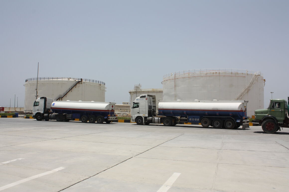 عملیات بارگیری ۲۷۰ نفتکش برای سوخت‌رسانی به نیروگاه گازی بمپور