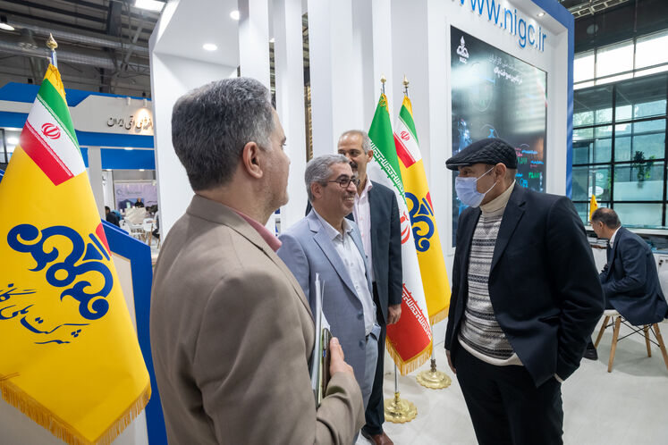 بازدید مظاهر انصاری، مدیرکل بهداشت ایمنی و محیط زیست وزارت نفت از غرفه وزارت نفت و چهار شرکت اصلی در بیستمین نمایشگاه بینالمللی محیط زیست