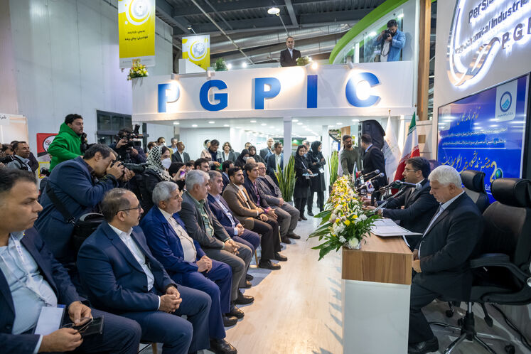 آیین امضای تفاهمنامه سهجانبه احداث واحد تصفیه فاضلاب و پساب بهبهان در حاشیه نخستین روز بیستمین نمایشگاه بینالمللی محیط زیست در غرفه هلدینگ خلیج فارس