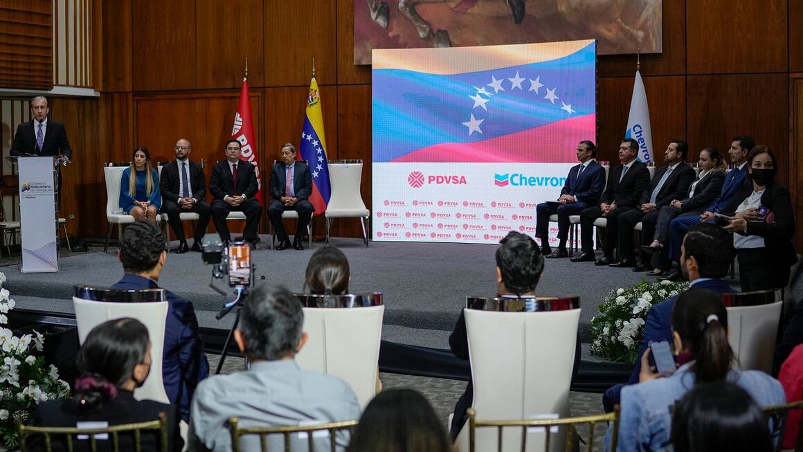 ونزوئلا و شورون قرارداد نفتی امضا کردند