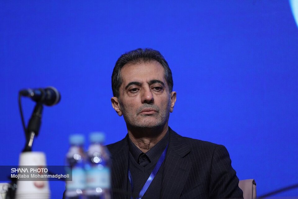 ۱۴ هزار نامه و مکاتبه میان وزرات نفت و نمایندگان مجلس شورای اسلامی ۱۴ هزار نامه و مکاتبه میان وزرات نفت و نمایندگان مجلس شورای اسلامی