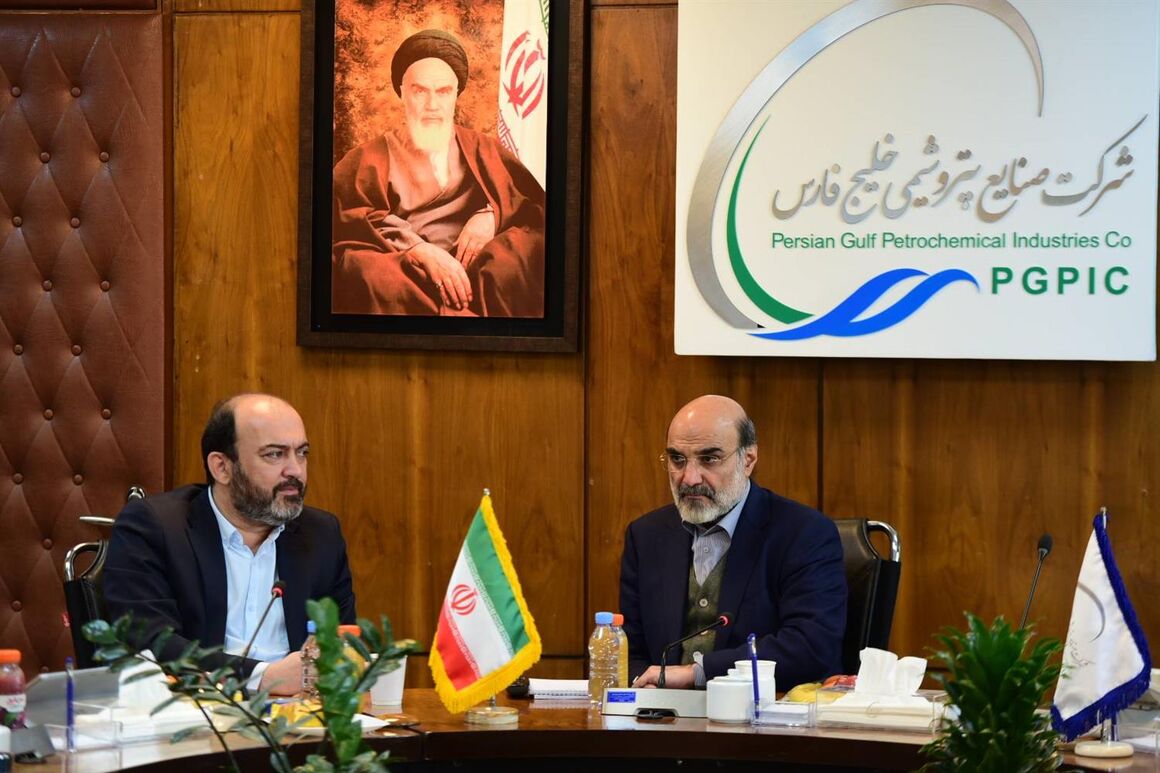 آغاز همکاری برای ساخت پارک پتروشیمیایی متانول در منطقه ویژه اقتصادی صنایع انرژیبر پارسیان آغاز همکاری برای ساخت پارک پتروشیمیایی متانول در منطقه ویژه اقتصادی صنایع انرژیبر پارسیان