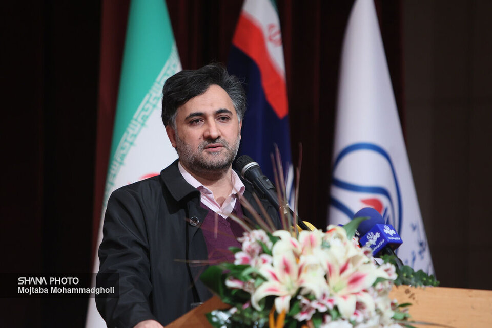 صنعت نفت از موتورهای اصلی مولد اقتصاد کشور است صنعت نفت از موتورهای اصلی مولد اقتصاد کشور است