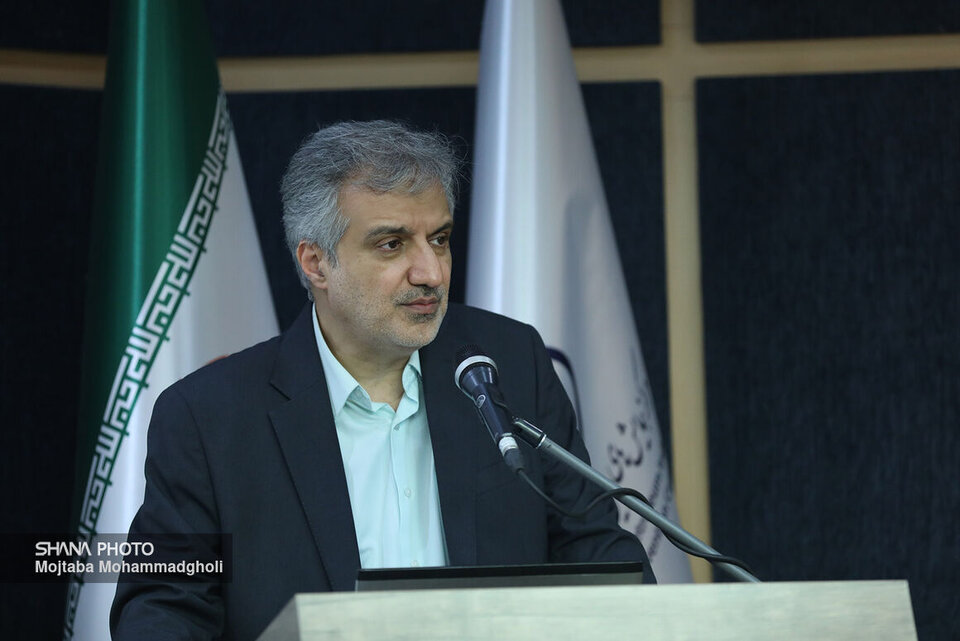 تأکید وزیر نفت بر اجرایی شدن بند «ه» تبصره ۱۸ وزارت نفت تأکید وزیر نفت بر اجرایی شدن بند «ه» تبصره ۱۸ وزارت نفت