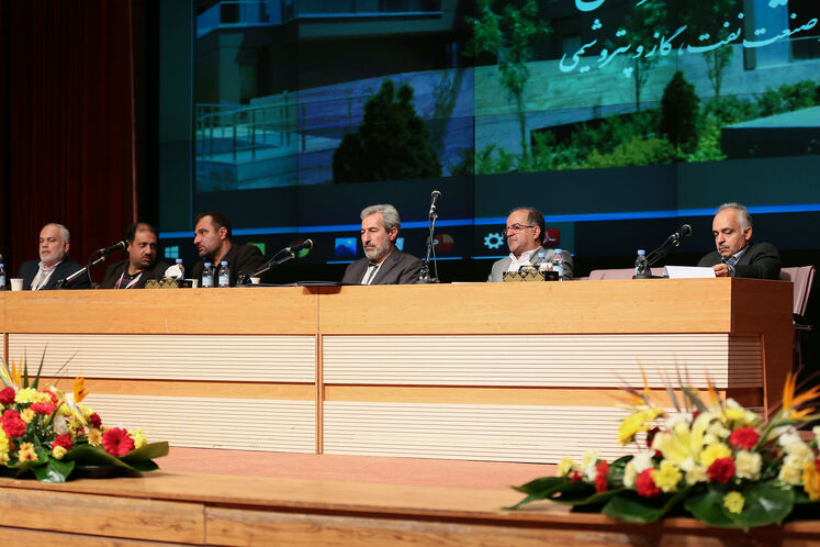 روز دوم کنفرانس مدیریت فناوری محصولات دانش‌بنیان در صنعت نفت ایران