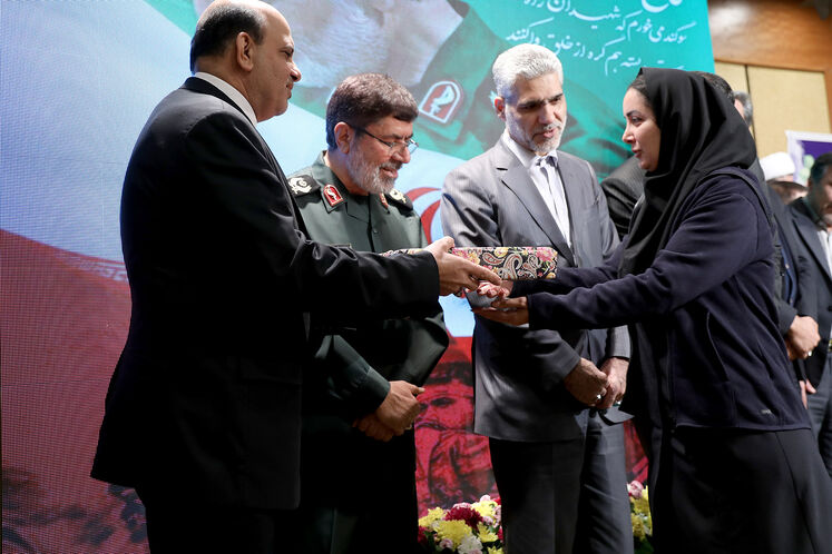 تجلیل از خانواده شهید تندگویان