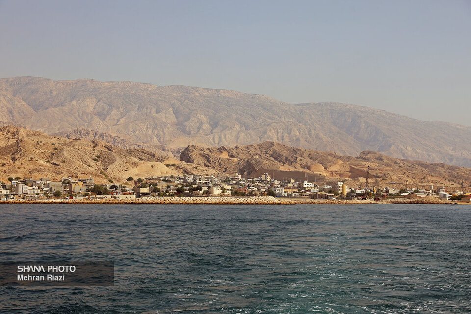 کارکنان پالایشگاه فجر جم ساحل سیراف را پاکسازی کردند کارکنان پالایشگاه فجر جم ساحل سیراف را پاکسازی کردند