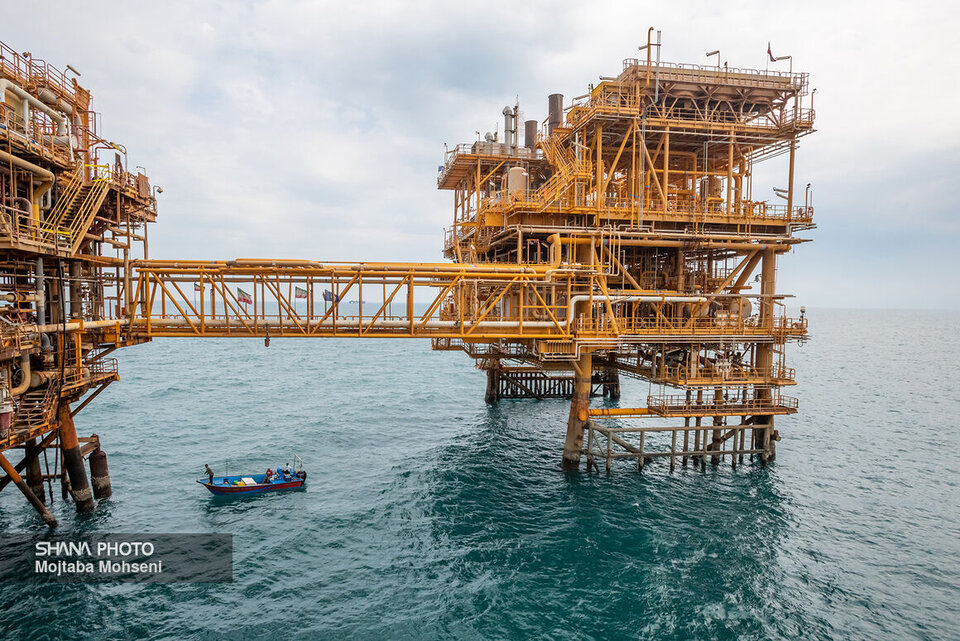 تولید نفت ایران در خیلجفارس روزانه ۹۶۰۰ بشکه افزایش مییابد تولید نفت ایران در خیلجفارس روزانه ۹۶۰۰ بشکه افزایش مییابد