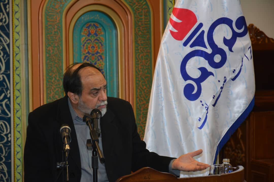 همنشینی با فقرا و مستضعفان و دوری از همنشینی با سرمایهداران مورد تأکید حضرت علی (ع) است همنشینی با فقرا و مستضعفان و دوری از همنشینی با سرمایهداران مورد تأکید حضرت علی (ع) است