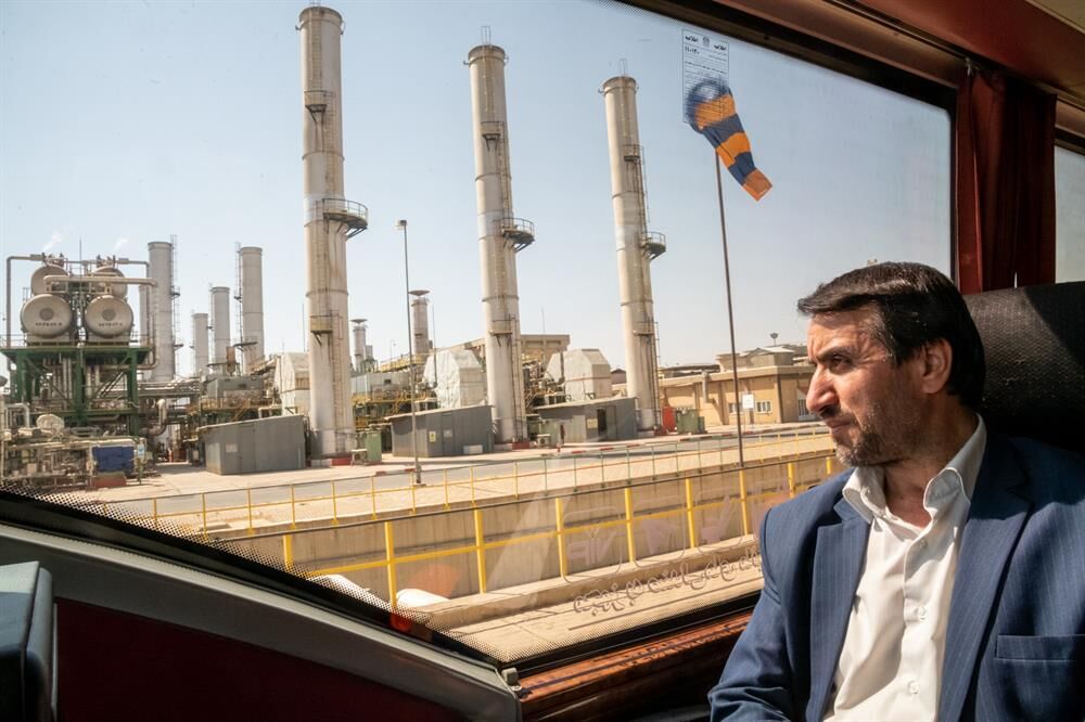 صنعت پتروشیمی ایران به توان و دانش ایرانی تکیه زده است صنعت پتروشیمی ایران به توان و دانش ایرانی تکیه زده است