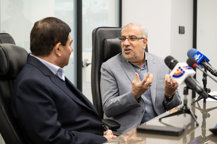 جواد اوجی، وزیر نفت و محمد مخبر، معاون اول رئیس‌جمهوری