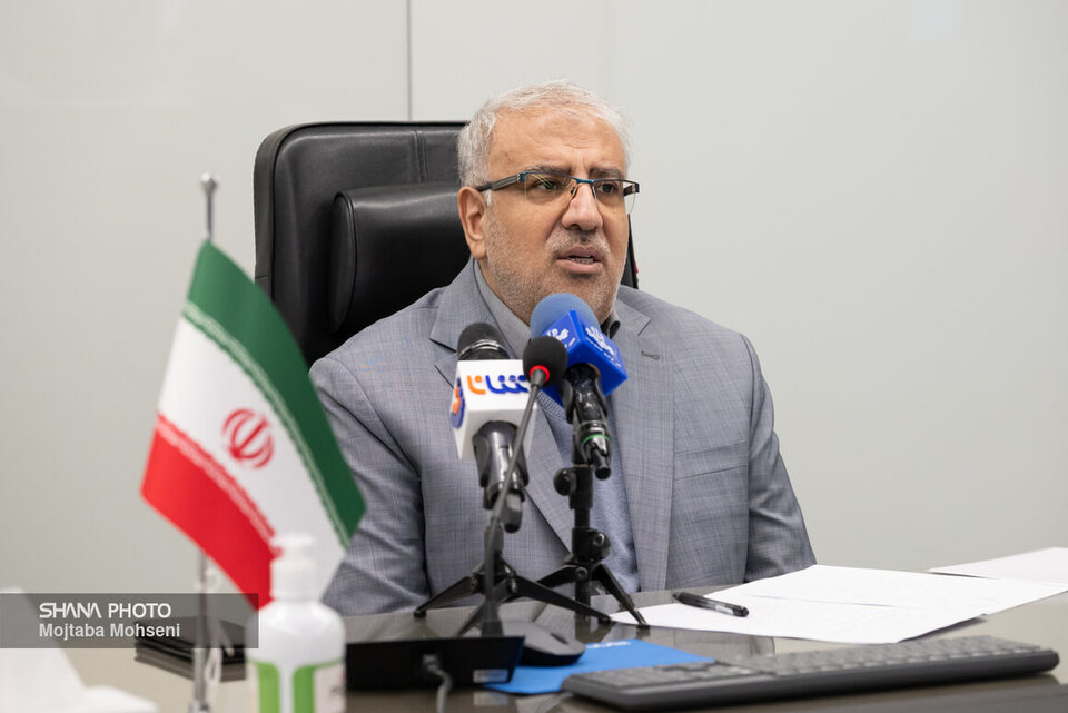 ارز همه هلدینگهای بزرگ پتروشیمی و پالایشگاهی در مرکز مبادله ارزی عرضه میشود ارز همه هلدینگهای بزرگ پتروشیمی و پالایشگاهی در مرکز مبادله ارزی عرضه میشود