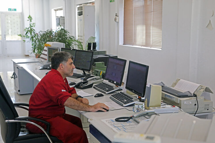 اتاق کنترل کارخانه نفت جزیره سیری