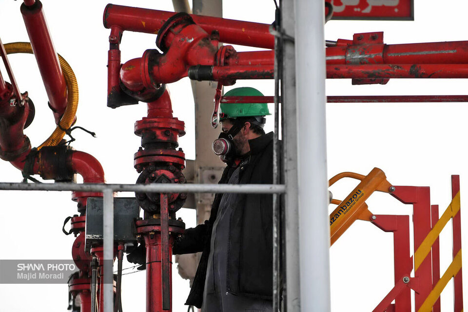 تجهیز مخازن ۲۰۰ و ۷۰۰  انبار نفت استان مرکزی به دیلوژ ولو برقی
