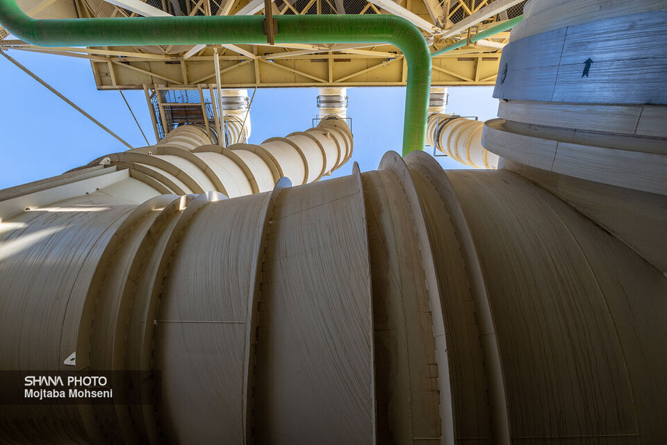 Oil Industry Works Relentlessly to Feed Power Plants Oil Industry Works Relentlessly to Feed Power Plants