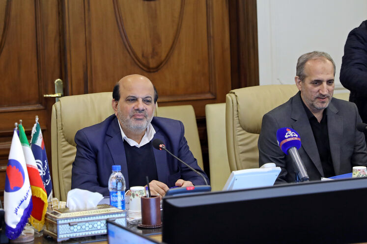 از راست: مجید چگنی ،مدیرعامل شرکت ملی گاز ایران و محسن خجسته مهر، مدیر عامل شرکت ملی نفت ایران