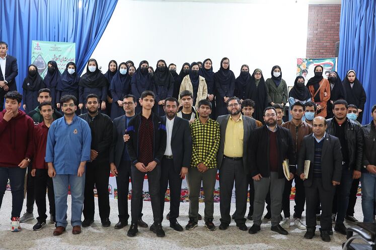 اهدای بسته‌های آموزشی به دانش آموزان استان بوشهر