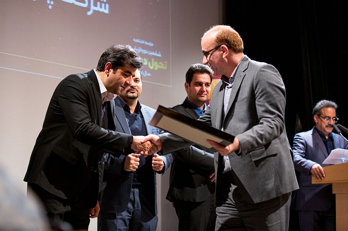 تندیس ششمین ارزیابی ملی تحول دیجیتال به پتروشیمی نوری رسید  تندیس ششمین ارزیابی ملی تحول دیجیتال به پتروشیمی نوری رسید