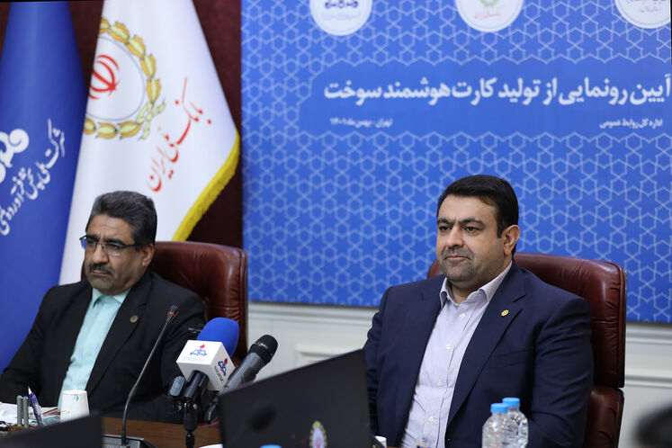 از راست :ابوالفضل نجارزاده، سرپرست بانک ملی و علیاکبر نژادعلی، مدیرعامل شرکت ملی پخش فرآوردههای نفتی