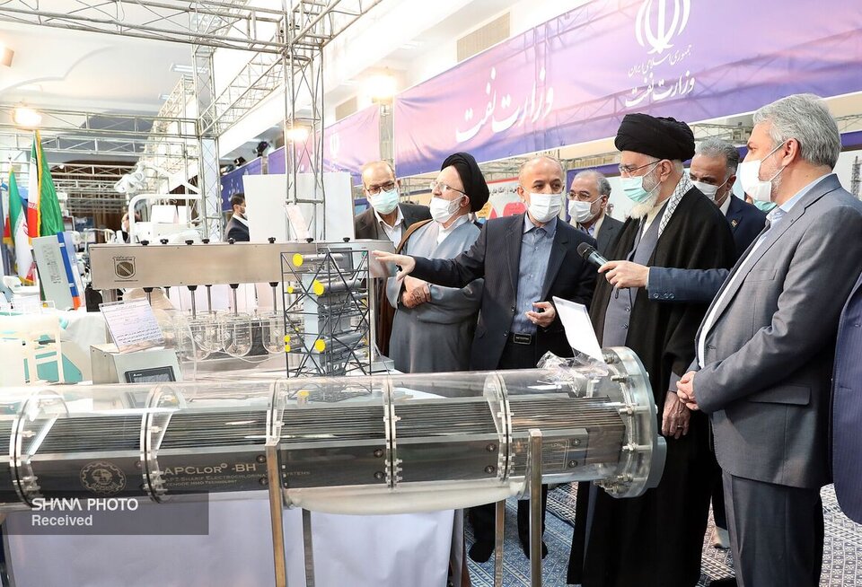 بازدید رهبر معظم انقلاب از نمایشگاه توانمندیهای تولید داخل بازدید رهبر معظم انقلاب از نمایشگاه توانمندیهای تولید داخل
