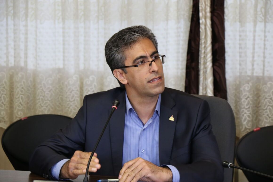 ارسال ۱۹ هزار لیتر نفت سفید به مناطق زلزلهزده خوی ارسال ۱۹ هزار لیتر نفت سفید به مناطق زلزلهزده خوی