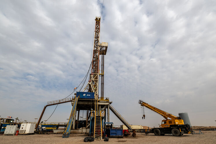 دکل حفاری (O۲) چاه شماره ۵ پایدار غرب