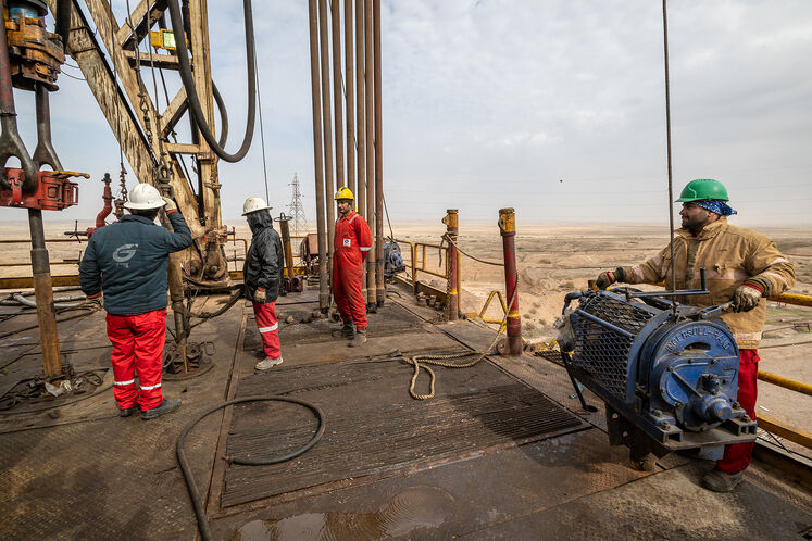 دکل حفاری (O۲) چاه شماره ۵ پایدار غرب