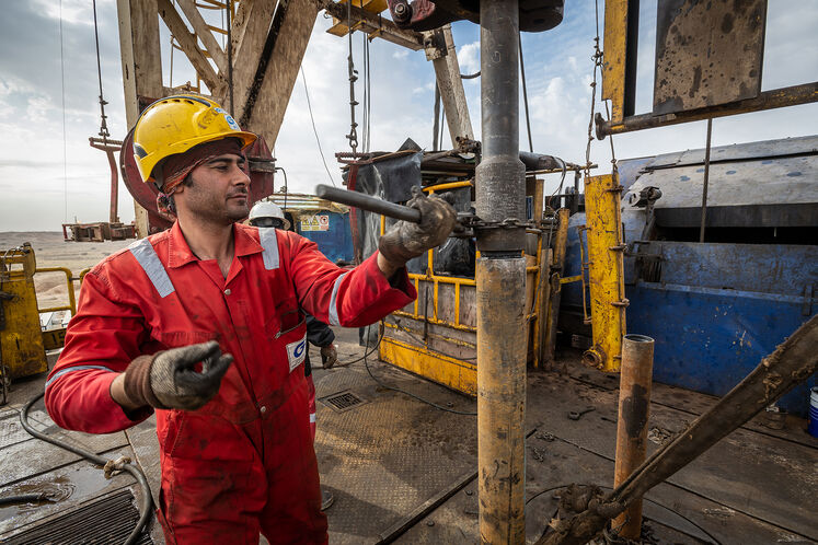 دکل حفاری (O۲) چاه شماره ۵ پایدار غرب