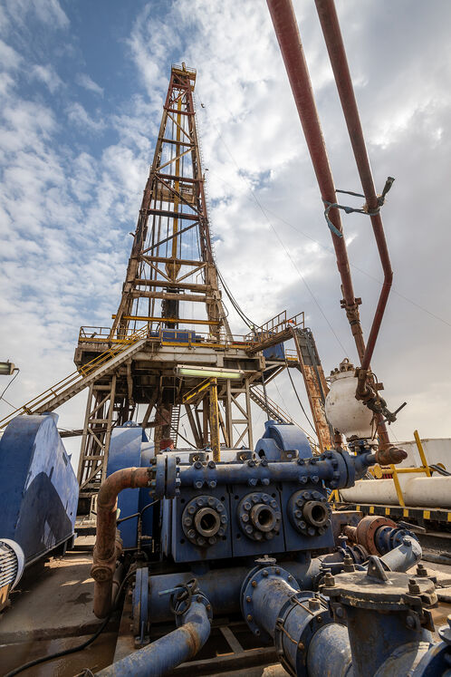 دکل حفاری (O۲) چاه شماره ۵ پایدار غرب