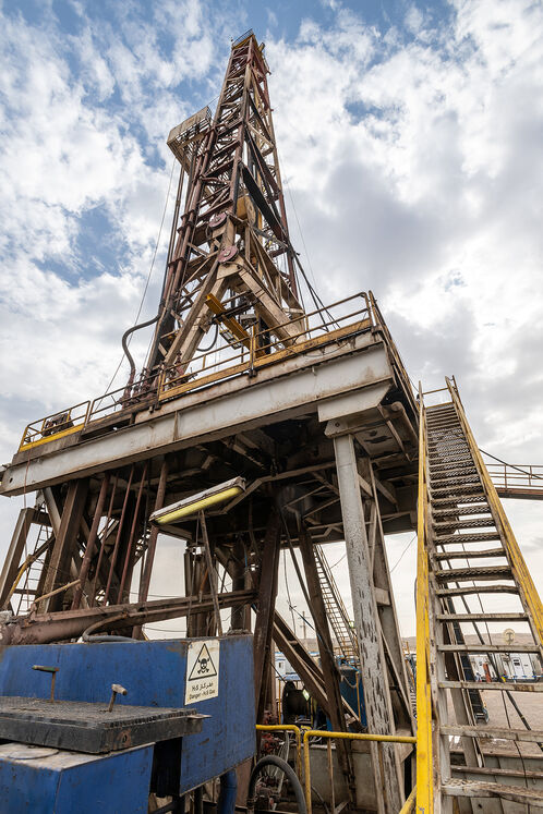 دکل حفاری (O۲) چاه شماره ۵ پایدار غرب